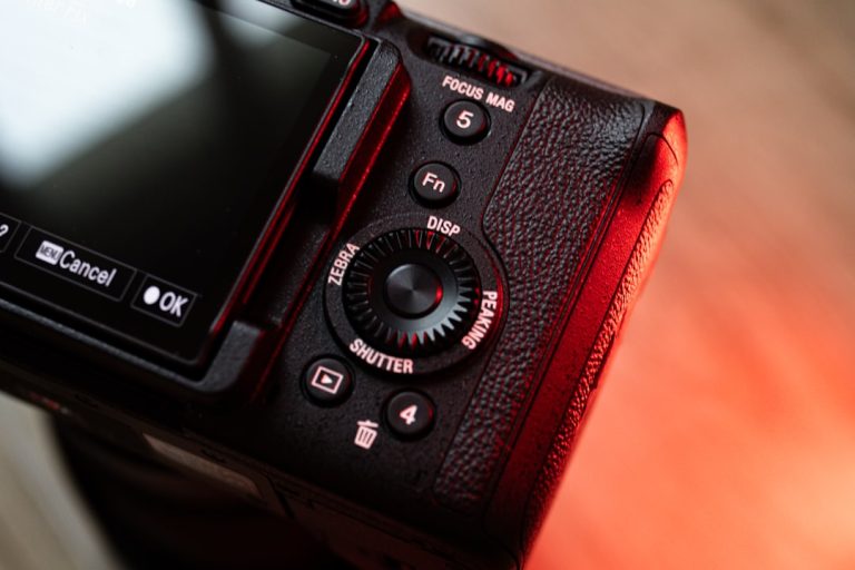 Capturing Moments: A Guide to Choosing the Right Photography Gear